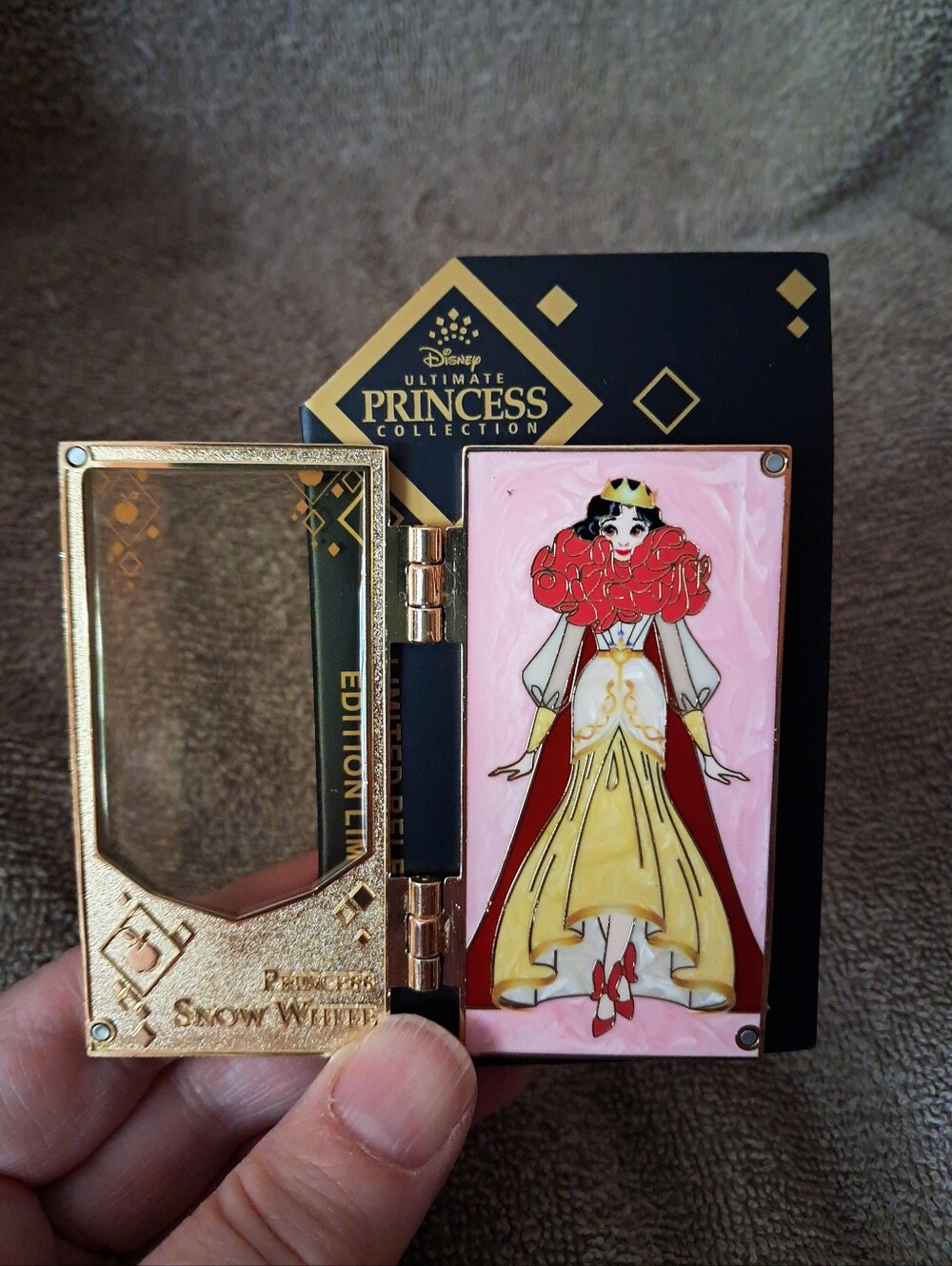 Snow White Designer Princess Collection Pin - Picture 2 of 5
